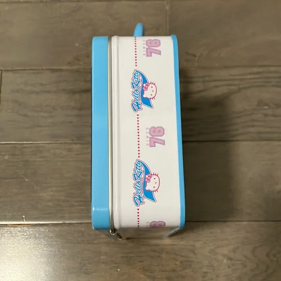 NIB Y2K Vintage 2002 Hello Kitty Cheerleader Watch and Clock Set in Keepsake Tin - Picture 5 of 8